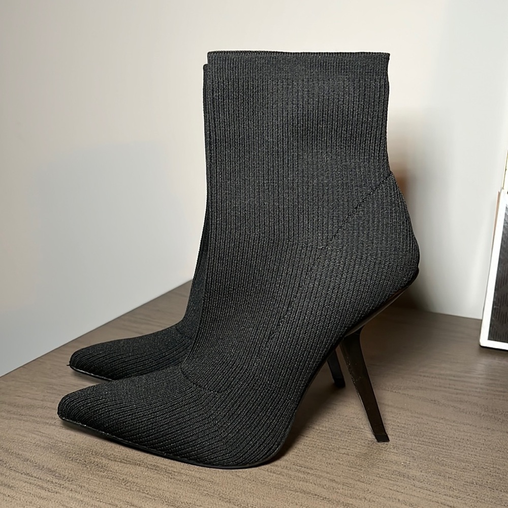 Simmi Shoes Irregular Heel Bootie Sz 8